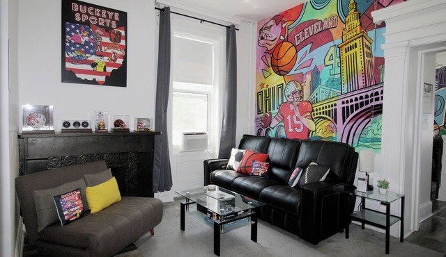 Buckeye Sports ~ Mins to CP & SF ~ King/WD/Pet OK/Kids Friendly/Largest Mural