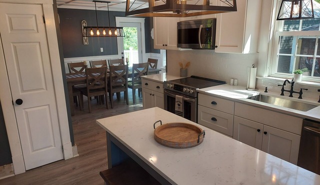 Bullseye Modern Farmhouse 15 Minutes to Qgunquit beach Enjoy Southern Maine