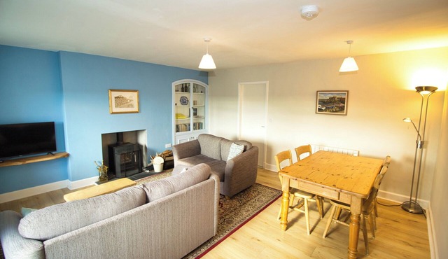 Bungalow - 4 Beds 2 Baths - Dog Friendly - Walks