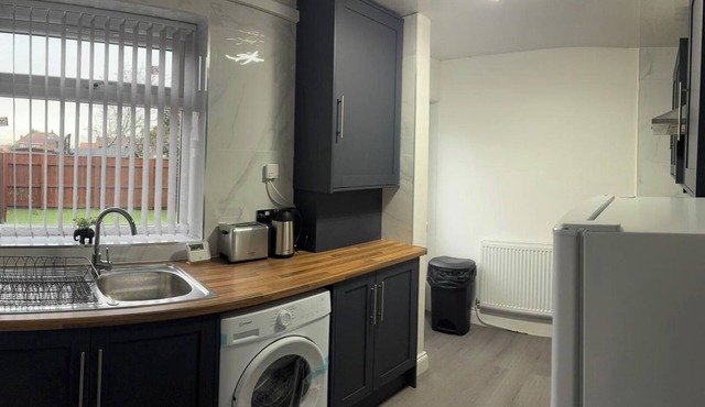 Bungalow - Sleeps 2 - Parking - Garden