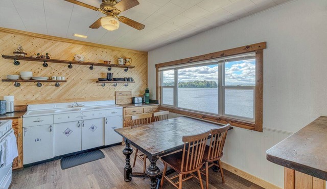 Cabin #1 on the Lake - 3-Beds - Open for Hunting/Rifle Season - Dock Access