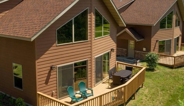 Cabin 101 - Pet Friendly/Closed Loft/Modern/Clean