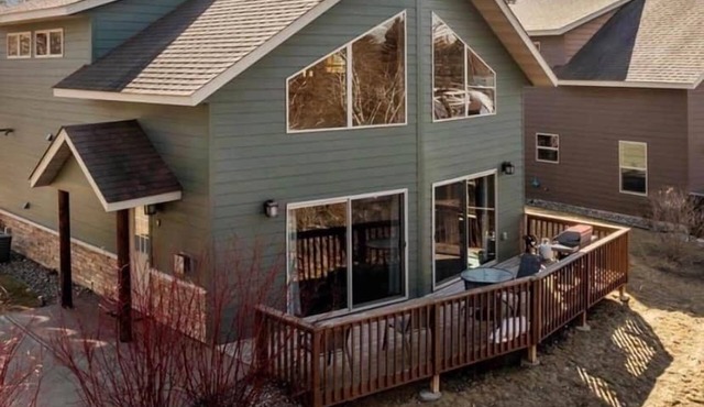Cabin 103/Pet Friendly/Enclosed Loft, Clean, Comfort