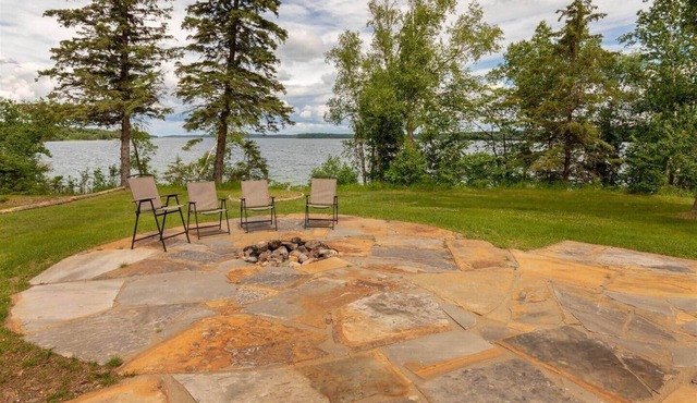 Cabin 110 - Pet Friendly/Open Loft/Modern/Clean