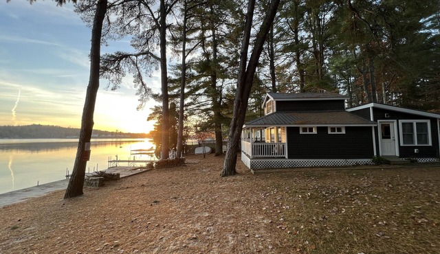 Cabin at Sunshine-Situated on the Sandy Shore of Long Lake