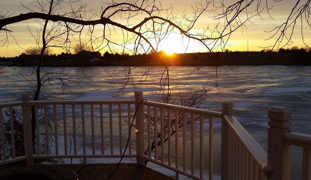 Cabin on Richmond Lake / 3 bedroom / 2 bath / wrap around deck