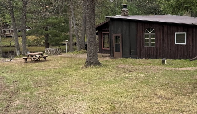 Cabin on the WI River. Enjoy the nature and beauty of the North Woods. WIFI