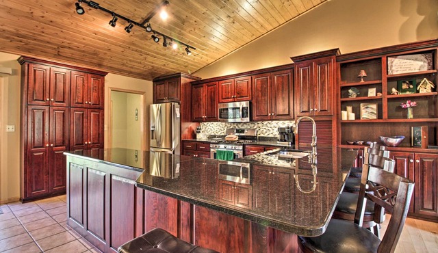 Cabin w/Fire Pit & Movie Room, 1 Mi to Lake