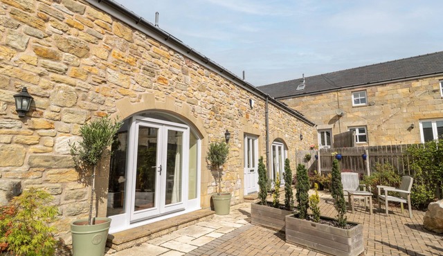 CALM SKIES, pet friendly, with a garden in Berwick-Upon-Tweed