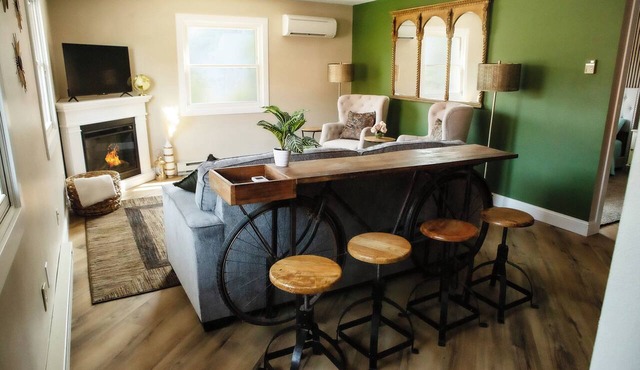 Cambrian & Co. Downtown Loft Stylish, Sophisticated, Charm