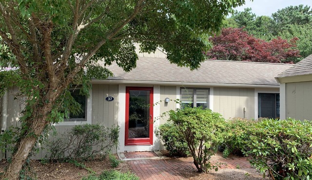 Cape Gem in New Seabury resort & near the beach.