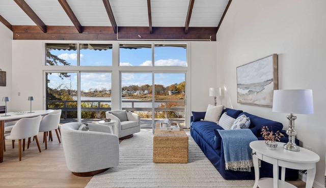 Cape Porpoise Harbor's Edge Cottage with Pier