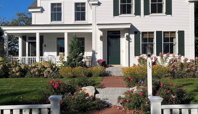 Cape Porpoise village with harbor views. Walk to shops and restaurants.