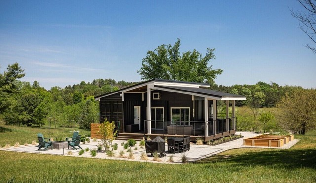 Cargo Cozy - countryside cottage with hot tub