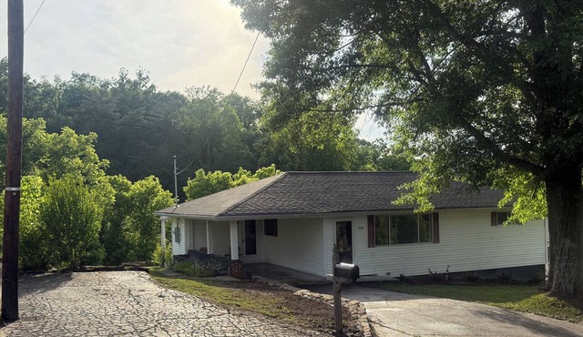 Casino Nights near Sandy’s Racing and gaming. Entire House, Sleeps 8, 3-Bedroom.