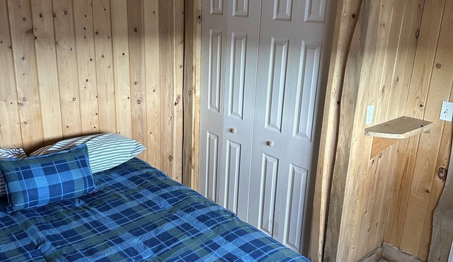 Cedar cabin. Fully equipped. Sleeps 3 comfortably.