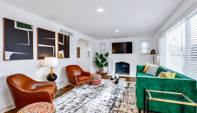 Central 4BR Gem Sleeps 12 Driveway Parking