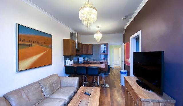 Central 5 bedroom apartment, minutes from Royal Mile