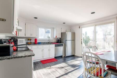 Central AC Close to Beach Dog Friendly!
