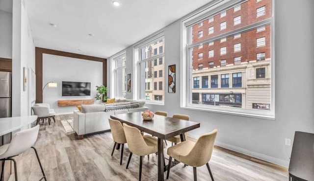 Central Flat w/Pool & Sauna Gym Heart of DT