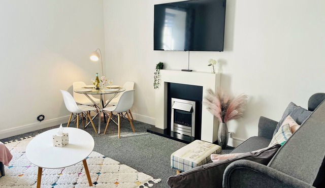 Central & Modern - Private Terrace - Dog Friendly