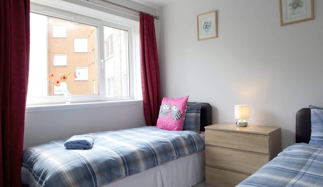 Central & Quiet Family Apartment 10 Minutes to Princes Street with Free Parking