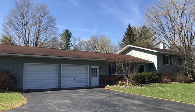 Centrally located 3 bedroom house with attached garage