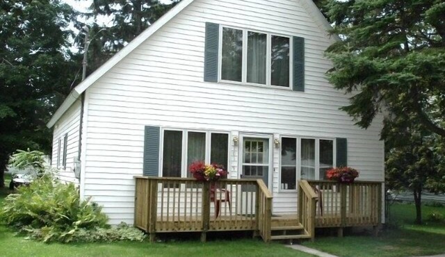 Chalet Style Home Near Empire Beach