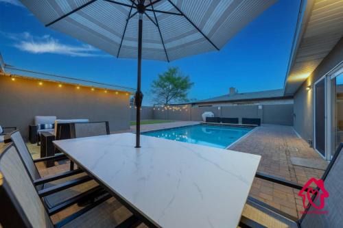 Charm of the Grande Oasis - An Irvie Home