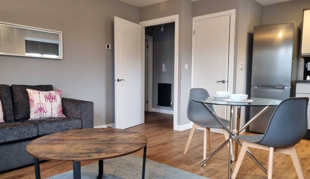 Charming 1-bed Apartment Near Redditch Town Centre