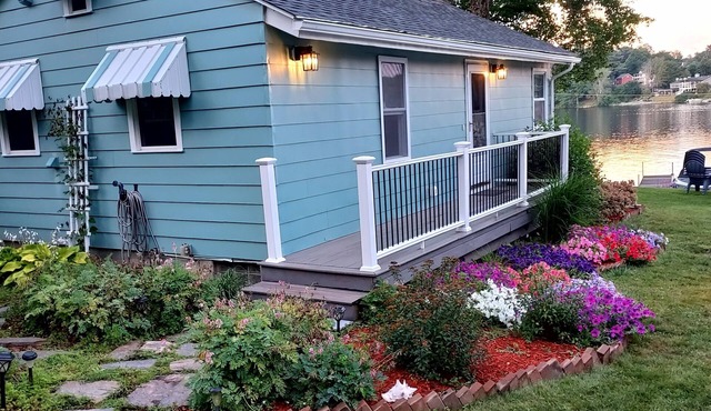 Charming 1-bedroom cottage on Lake Lashaway in East Brookfield.