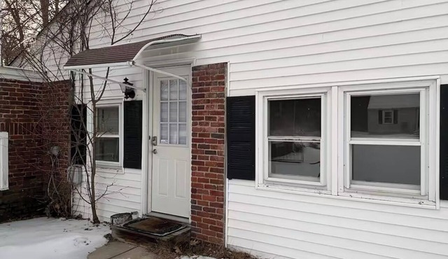 Charming 1-bedroom apartment with WiFi, AC in terrific Manchester