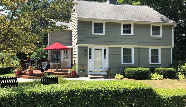 Charming 1-bedroom apartment with off street parking in Middlebury.