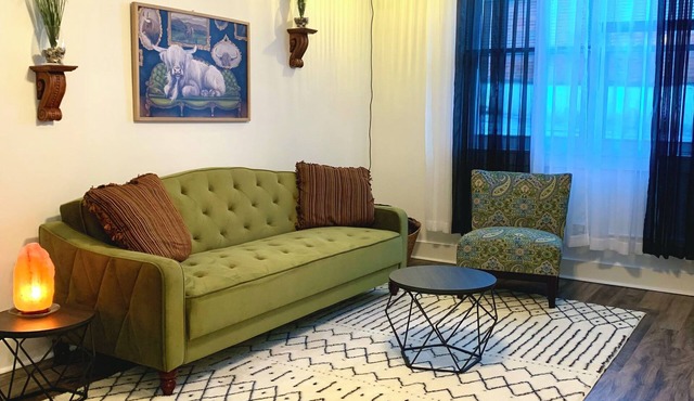 Charming 1-bedroom apartment with AC, WiFi on Main Street in Zionsville