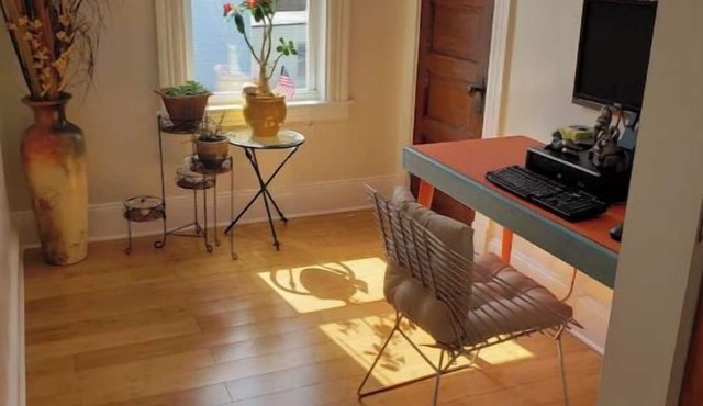 Charming 1-bedroom apartment in nice Lowell with WiFi, AC