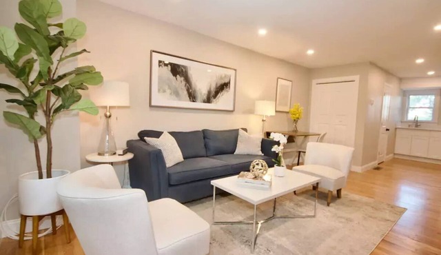 Charming 1 BR private entrance apt commuters dream