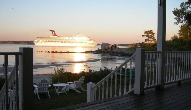 Charming 110-year former Inn 10' from the Ocean!