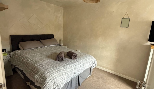 Charming 2-Bed Bungalow in Peaceful Village Countryside Escape