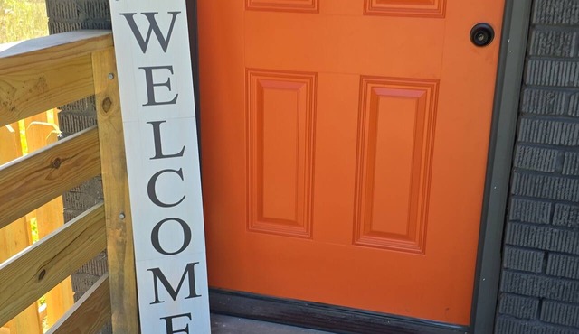 Charming 2-bedroom apartment in vibrant Jefferson Chalmers neighborhood