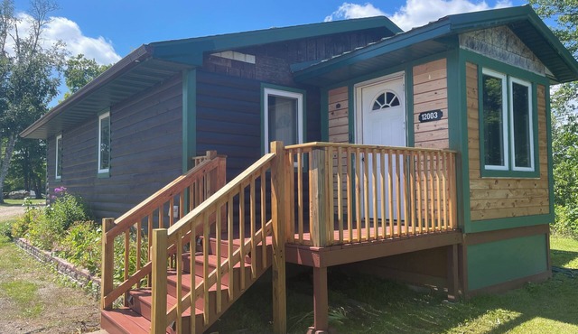 Charming 2-bedroom cabin on Gull Lake with lake access near Tenstrike