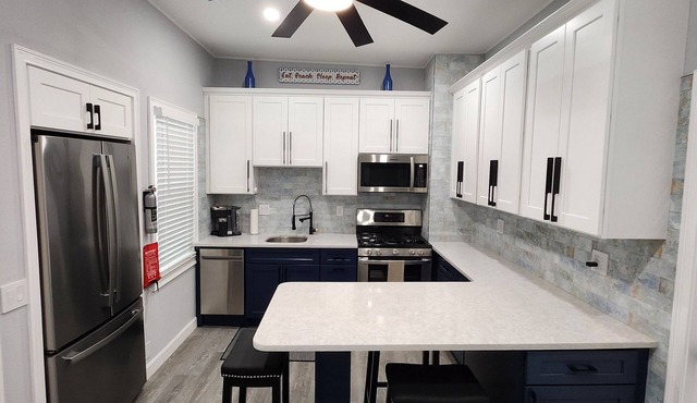 Charming 2-bedroom cottage in delightful Warwick Beach community.