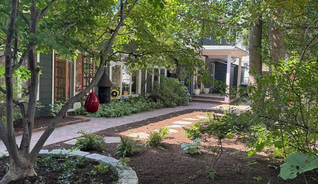 Charming 2-bedroom house with a hidden garden in lovely Cambridge.