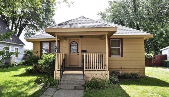 Charming 2 Bedroom House - 2 Miles From Mayo Clinic-Mayo Patient Furnished Home