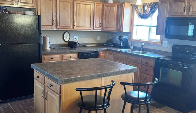Charming 2-bedroom house just off the south shore of Lake of the Woods.