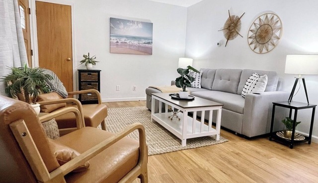 Charming 2-bedroom house with views of Cedar Point!
