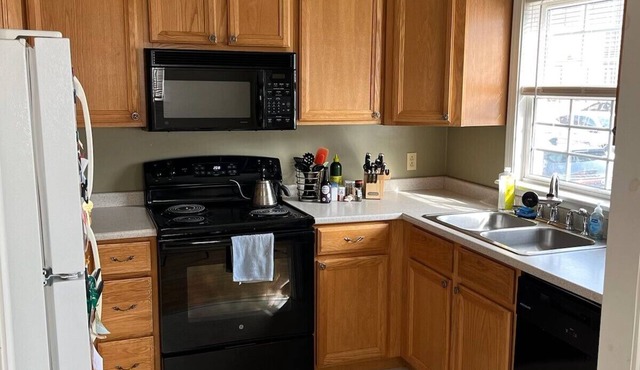 Charming 2-bedroom townhome in the heart of downtown Brunswick