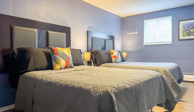 Charming 2 Bedrooms with Sofa Bed & WIFI!