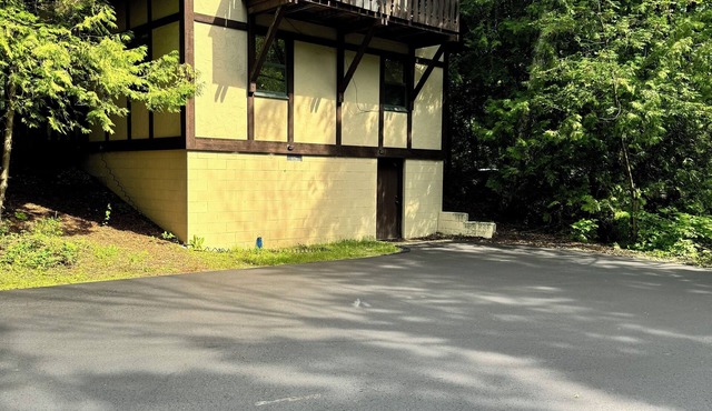 Charming 3-bedroom chalet with AC and WiFi in Sister Bay
