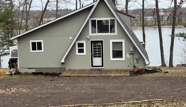 Charming 3-bedroom cabin in enchanting Frederic, WI 1.5 hr from TC with AC WiFi