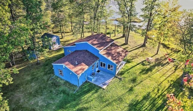 Charming 3-bedroom cabin with AC and WiFi in tranquil Webster